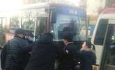 少年公交上大声指认小偷被拉下车狂殴 涉案4人获刑