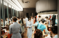 人均500块的宫廷饭，年轻人抢着当“皇帝”